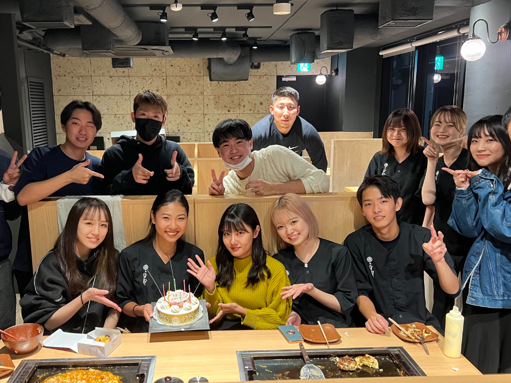 オープニング！まかない無料＆SNS等で話題★ホールスタッフ
